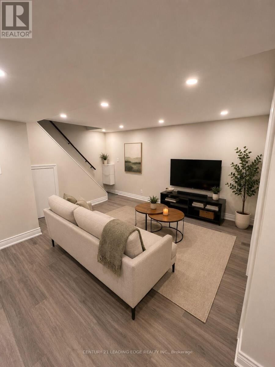Property Photo:  39 Waddington Crescent  ON M2J 2Z9 