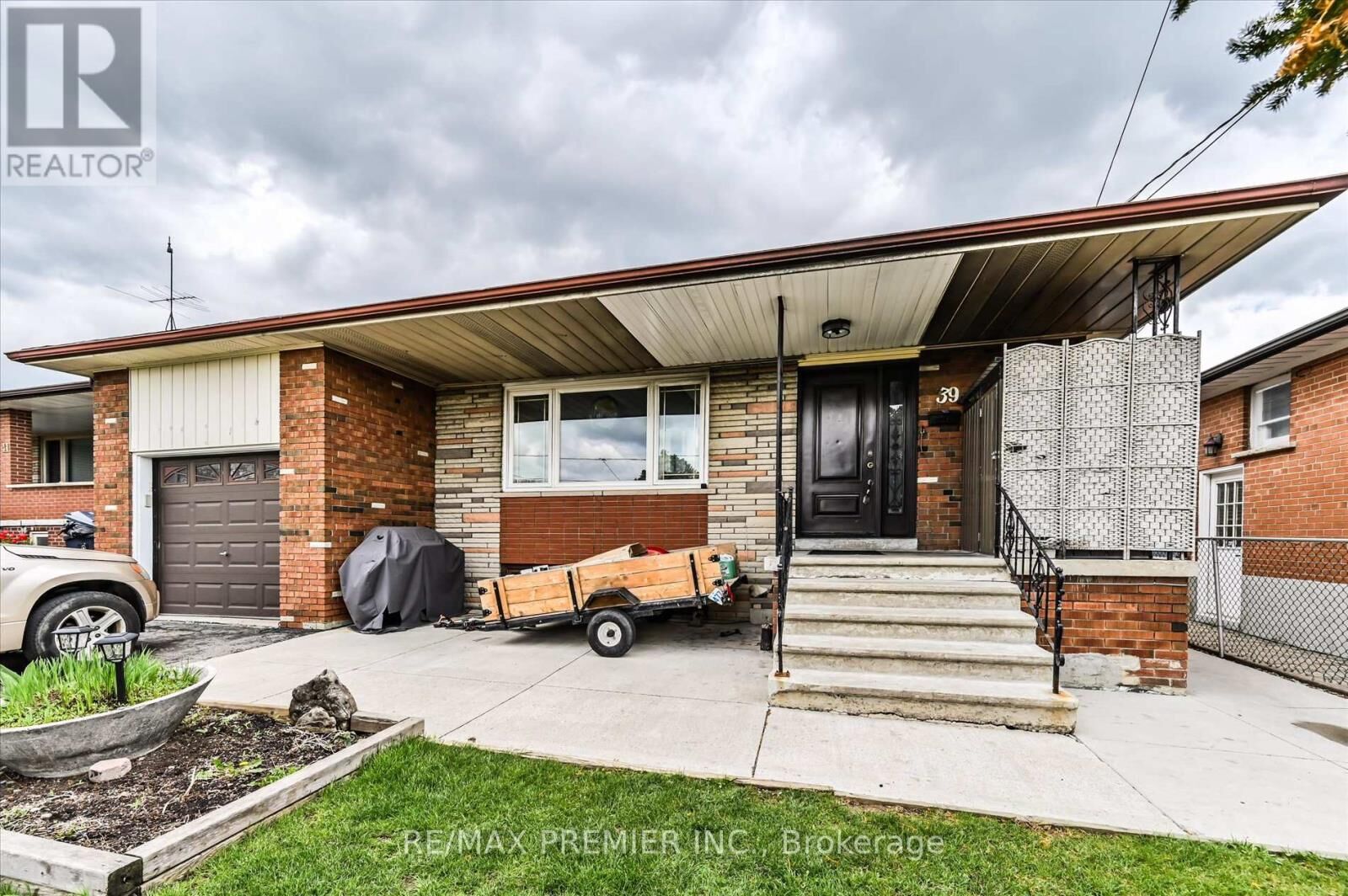 Property Photo:  39 Jocada Road  ON M6L 2J4 
