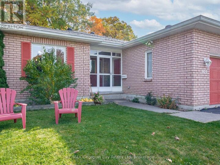 Property Photo:  925 Dominion Avenue  ON L4R 4W2 