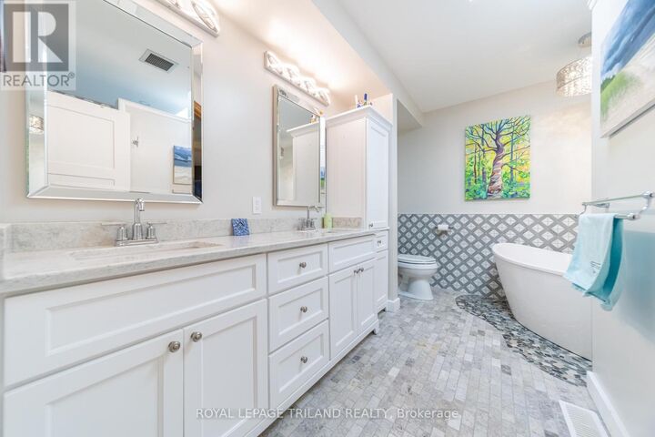 Property Photo:  10441 Pinetree Drive  ON N0M 1T0 