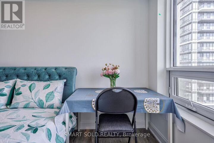 Property Photo:  8 Water Walk Drive 2701  ON L3R 6L4 