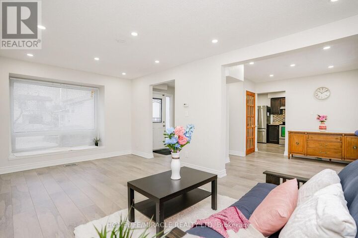 Property Photo:  15 Heatherside Court  ON L6S 1N9 