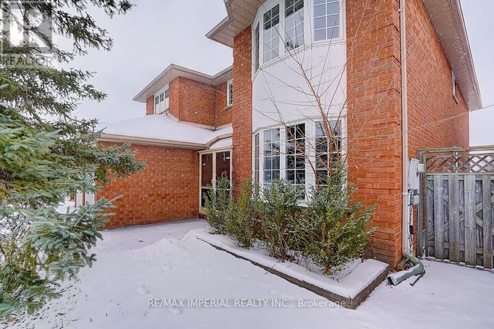 Property Photo:  45 Kew Gardens  ON L4B 1R6 