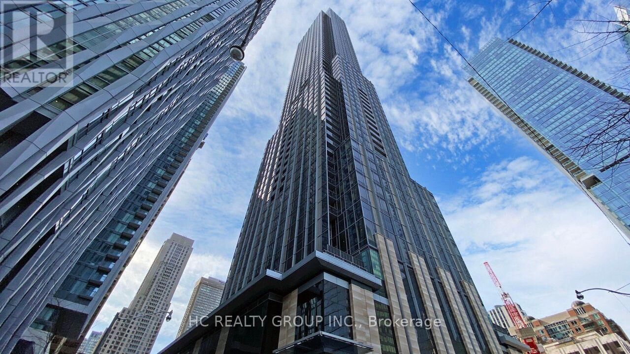 Property Photo:  11 Yorkville Avenue 2107  ON M4W 1L2 