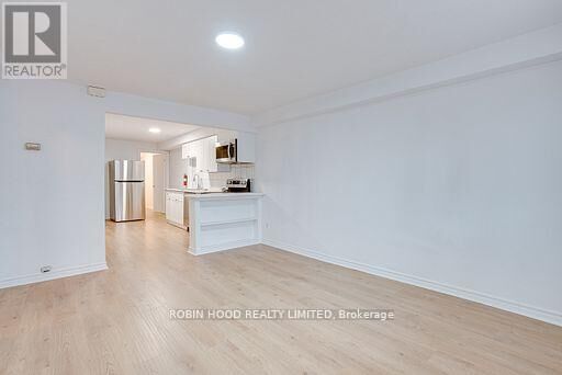 Property Photo:  104 Gloucester Grove Ph1  ON M6C 2A8 