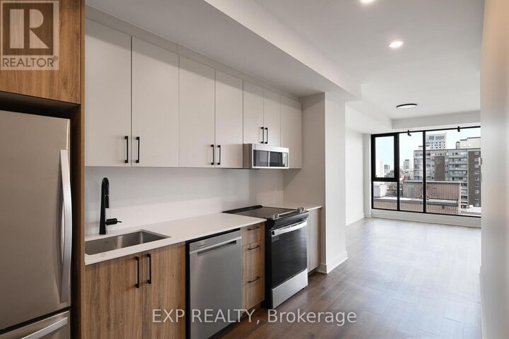 Property Photo: 331 Cooper Street 803 ON K2P 0G5
