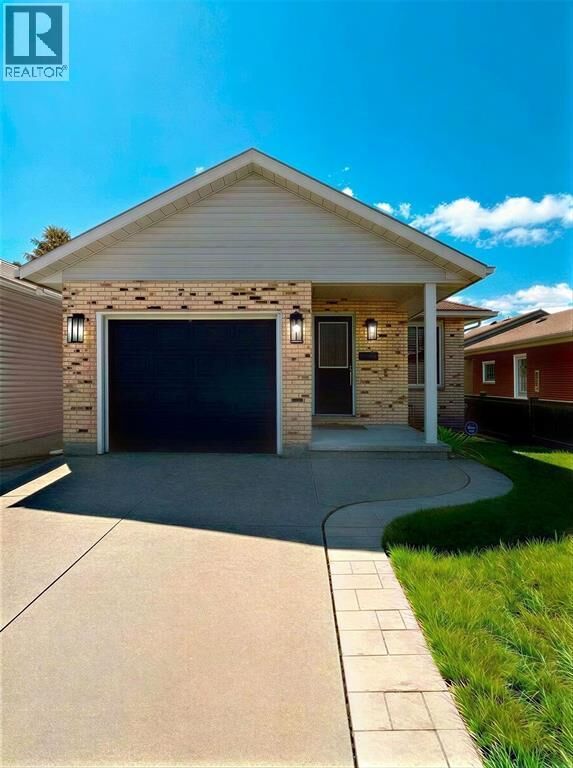 Property Photo:  663 Grove Avenue  ON N7V 2Y2 