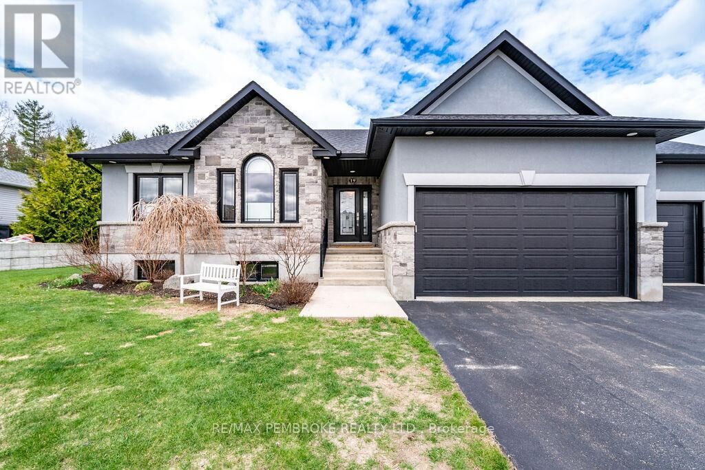 Property Photo:  19 Nick Street  ON K8H 0C2 