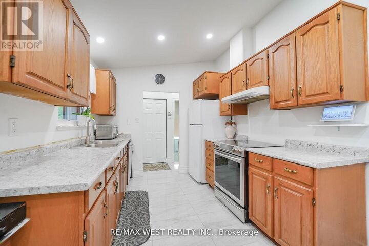 Property Photo:  7 Bimini Crescent  ON M3N 1S1 