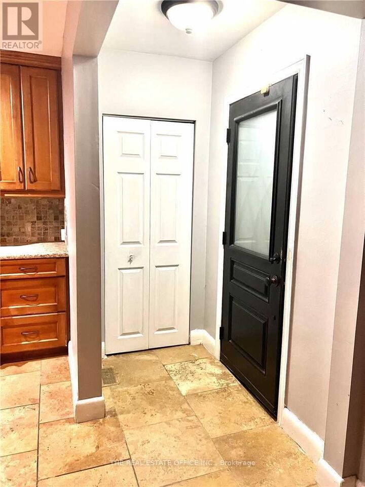Property Photo:  44 Dallas Road Upper  ON M2R 2J6 