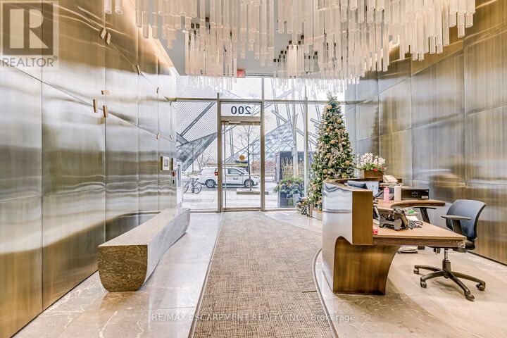 Property Photo:  200 Bloor Street West 2504  ON M5S 1T8 