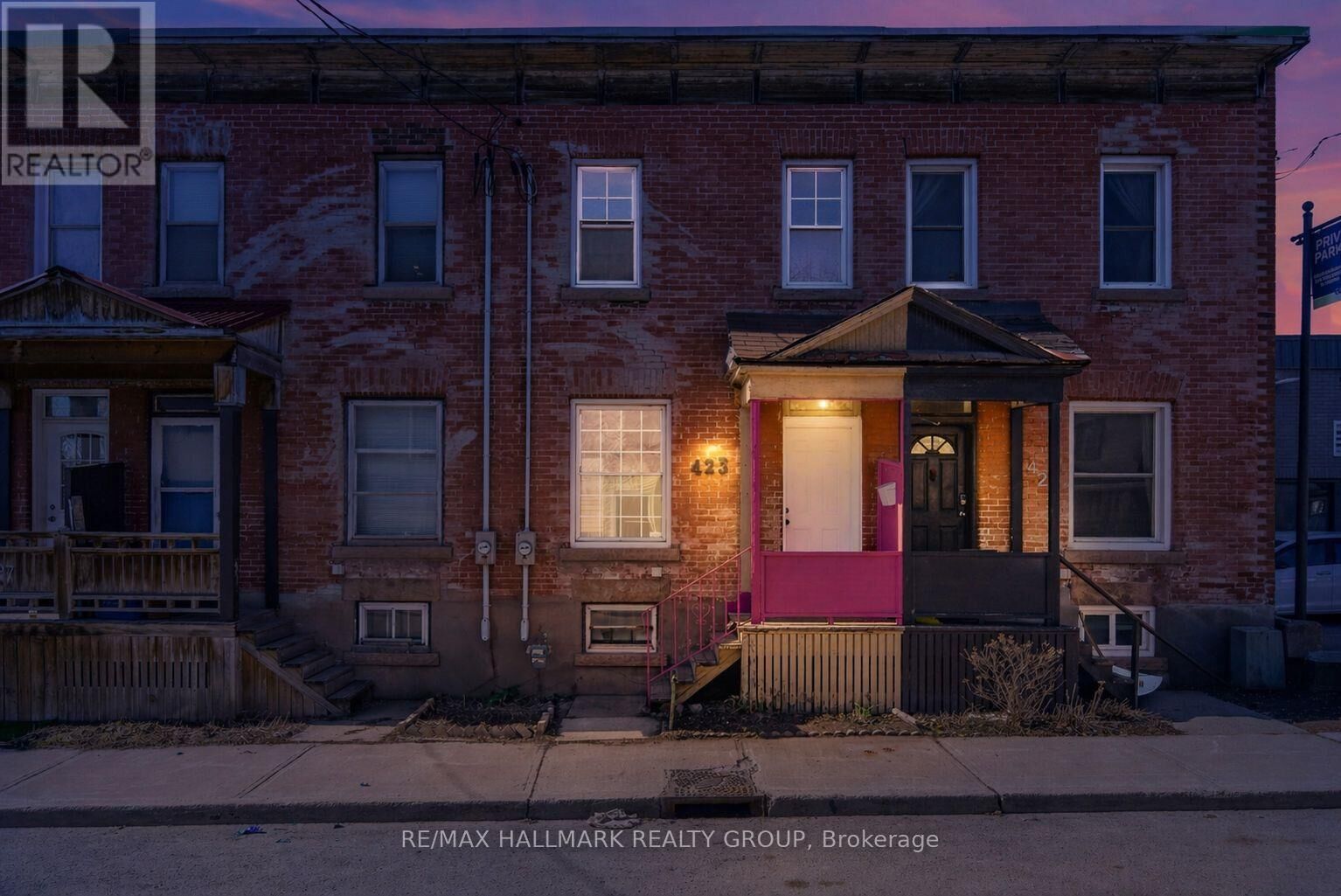 Property Photo:  423 Arlington Avenue  ON K1R 6Z7 