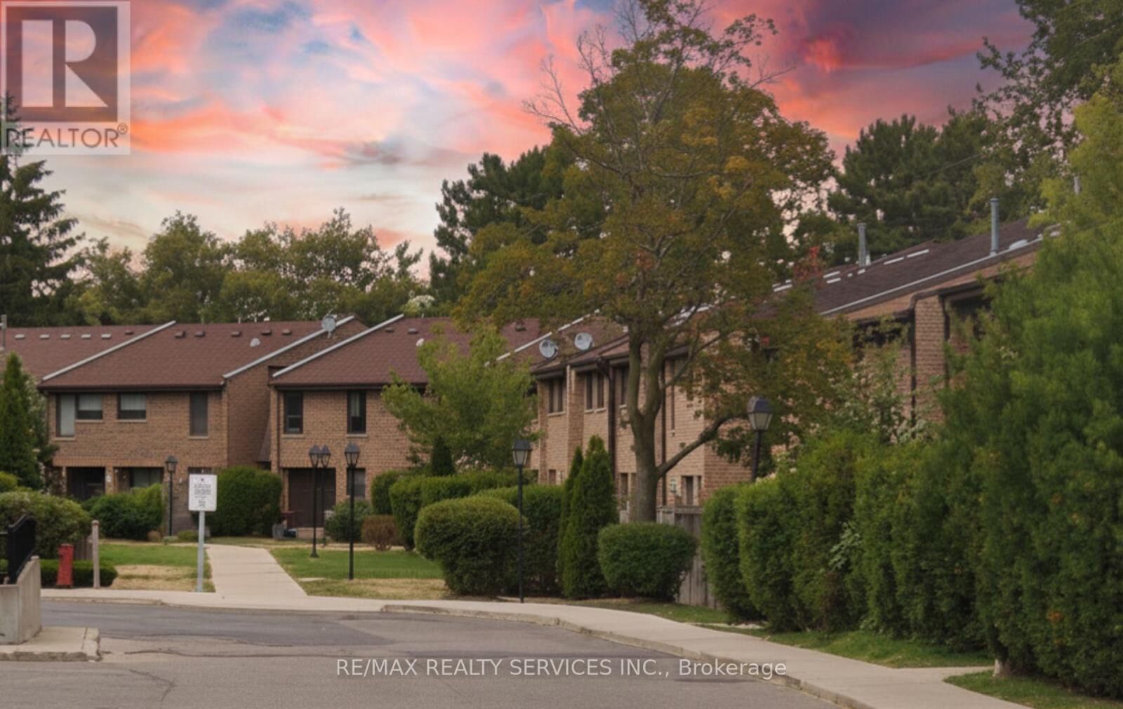 Property Photo:  2605 Woodchester Drive 50  ON L5K 2E3 