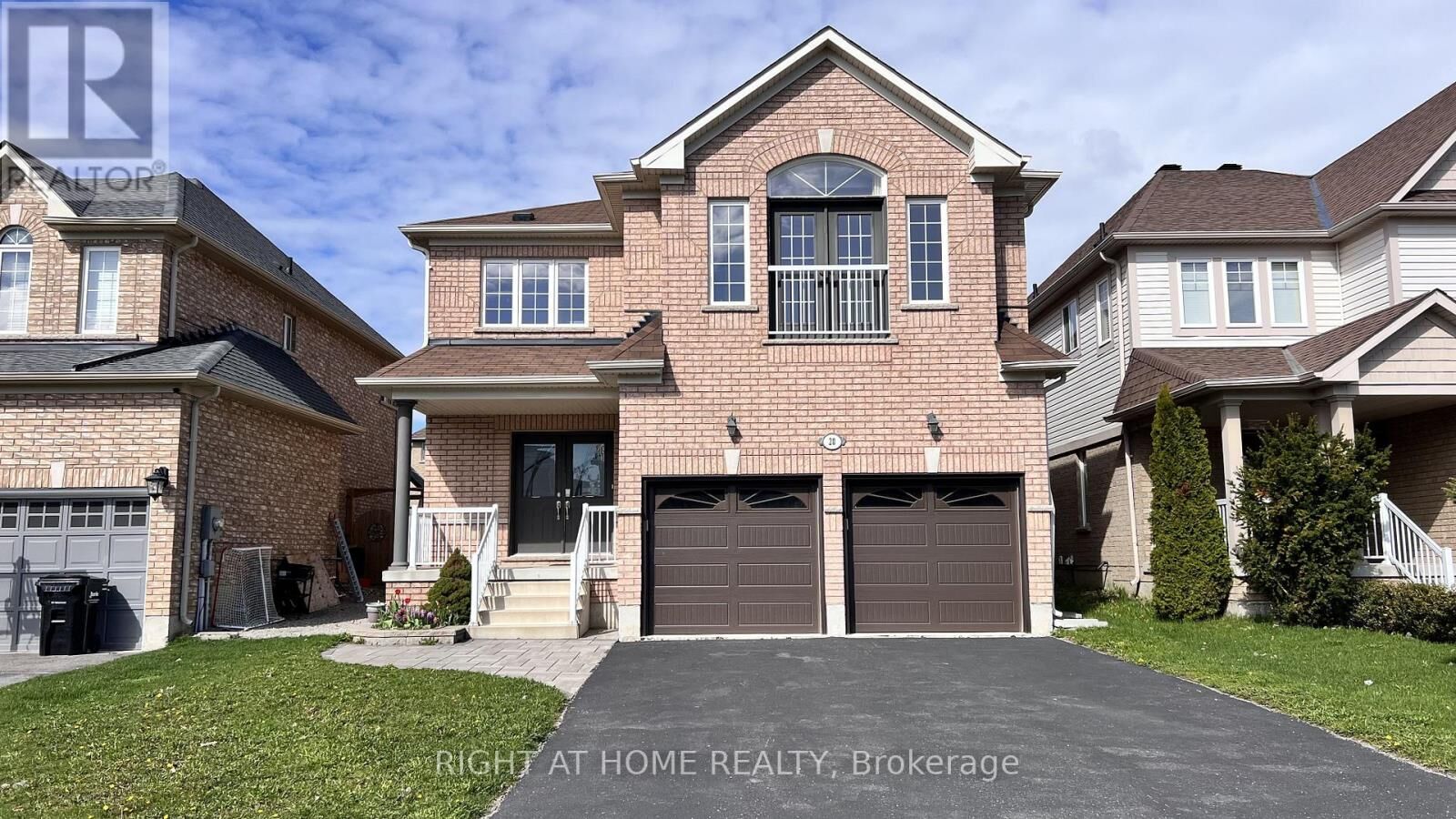 Property Photo:  20 Charlemagne Avenue  ON L4M 0A7 
