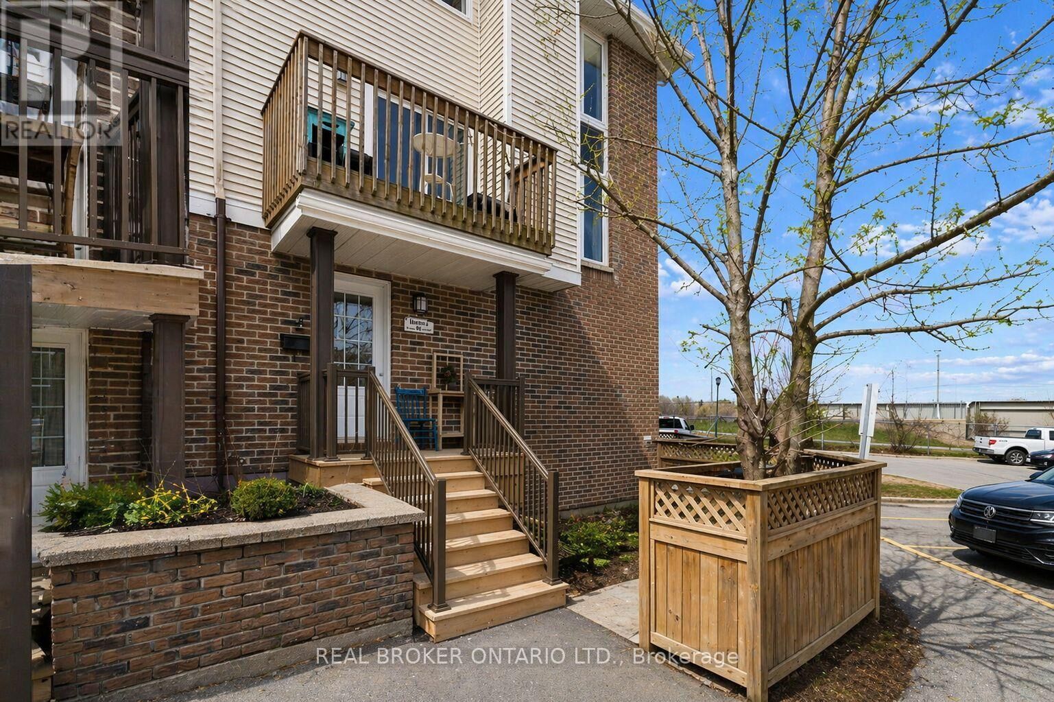 Property Photo:  7 Timberview Way 3  ON K2H 9M5 