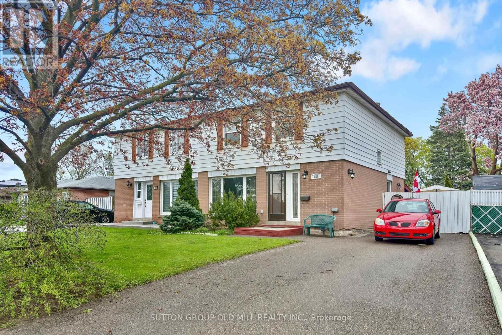 Property Photo:  659 Balmoral Drive  ON L6T 1W8 