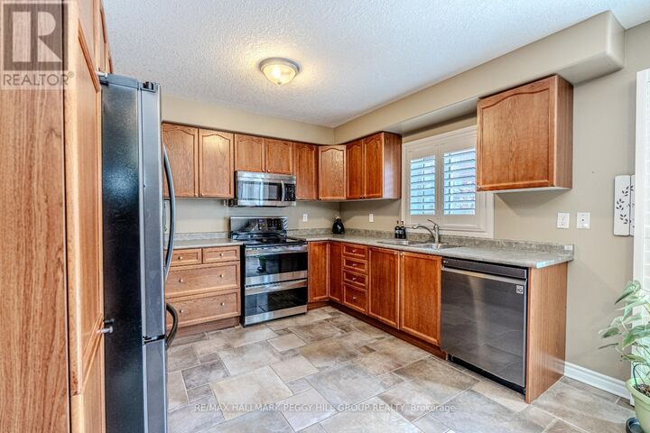Property Photo:  35 Benjamin Lane  ON L4N 0S2 