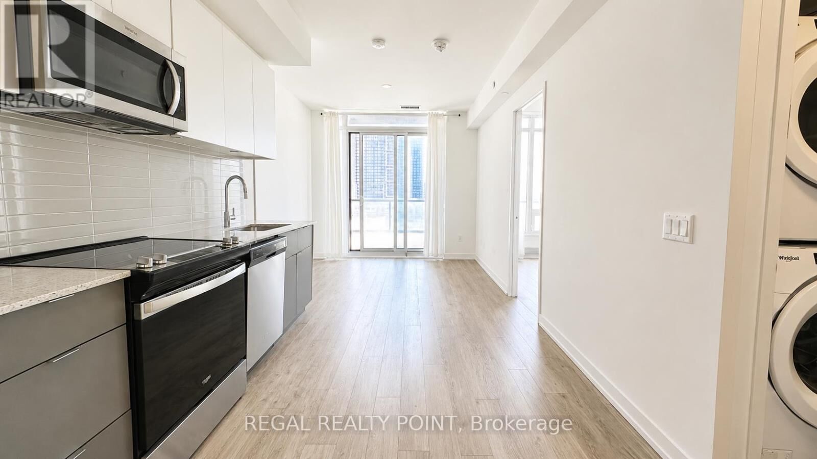 Property Photo:  8868 Yonge Street 812E  ON L4C 1Z8 