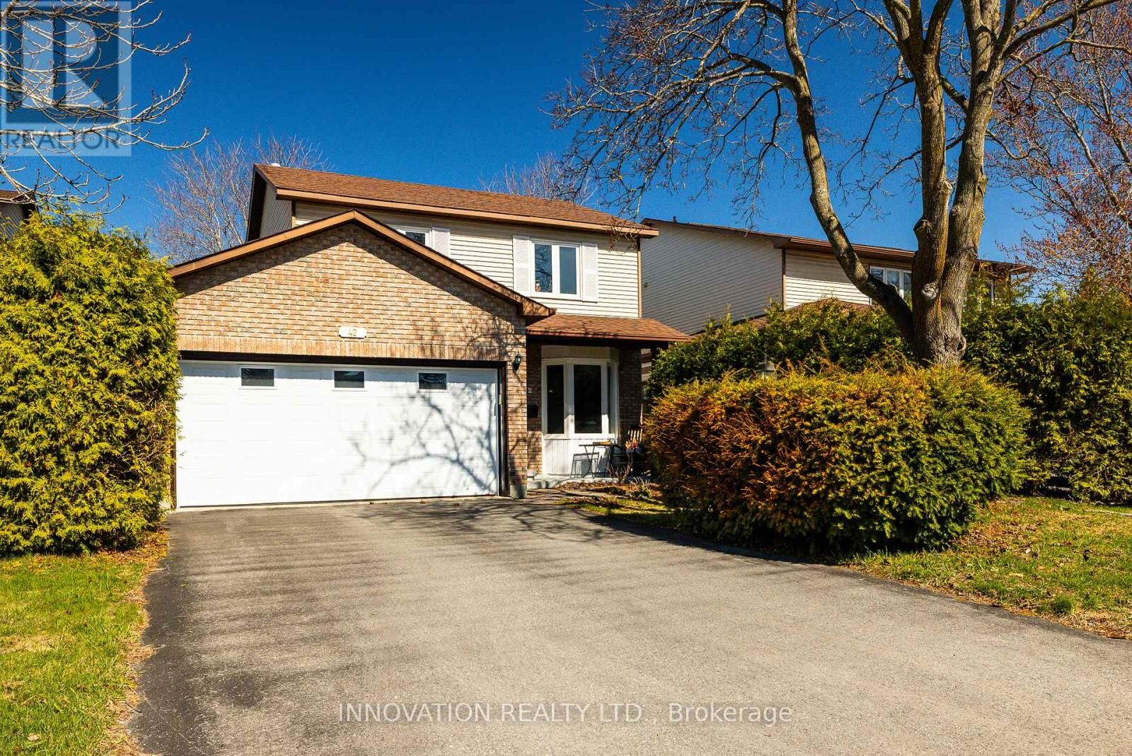 Property Photo:  42 Liston Crescent  ON K2L 2W4 