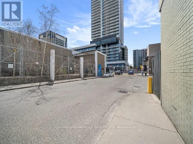 Property Photo:  50 O'Neill Road 2606  ON M3C 0R1 