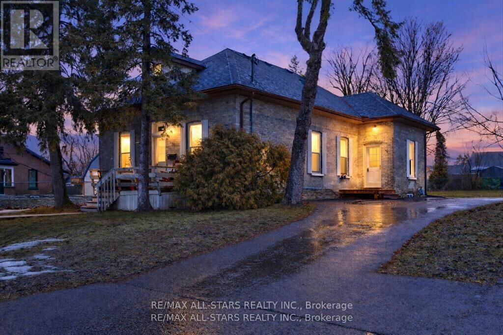 Property Photo:  36 Caroline Street  ON K9V 1T1 