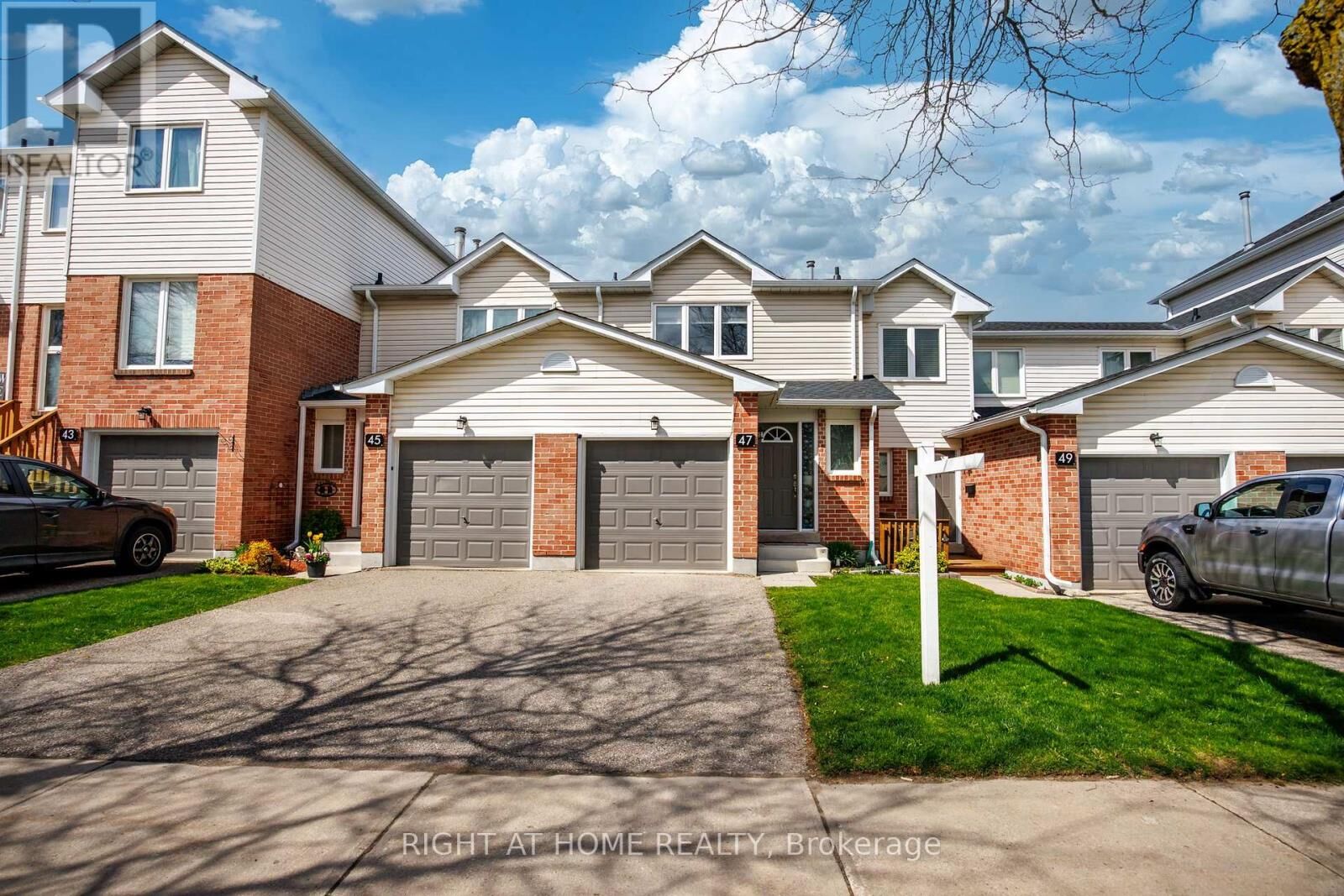 Property Photo:  47 Stewart Maclaren Road 74  ON L7G 5L8 