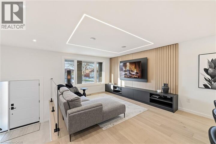 Property Photo:  146 Kenora Avenue  ON L8E 3N7 