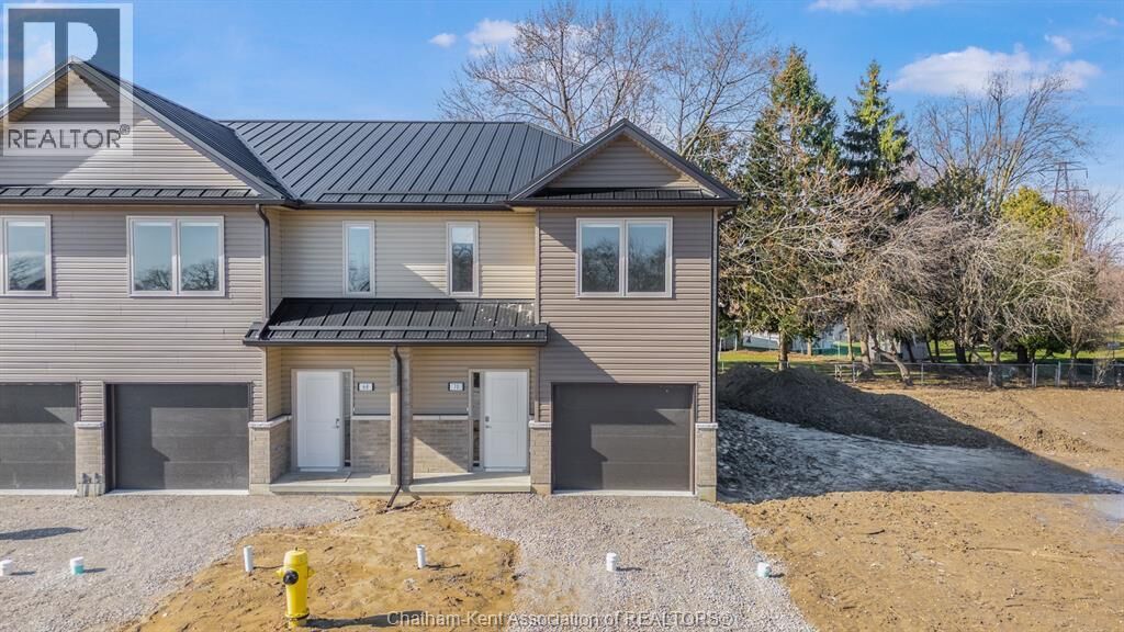 Property Photo:  23 Magnolia Lane  ON N7M 0W7 