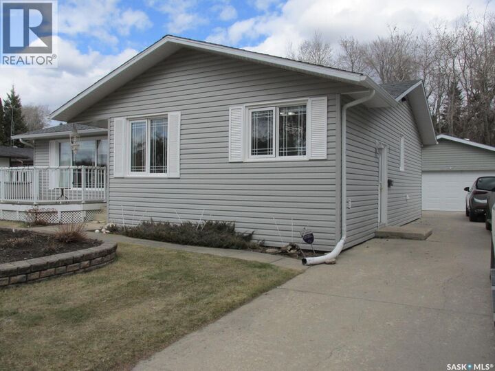 Property Photo:  501 4th Street E  SK S0E 1E0 