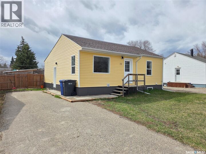 Property Photo:  25 Rhodes Street  SK S0C 2H0 
