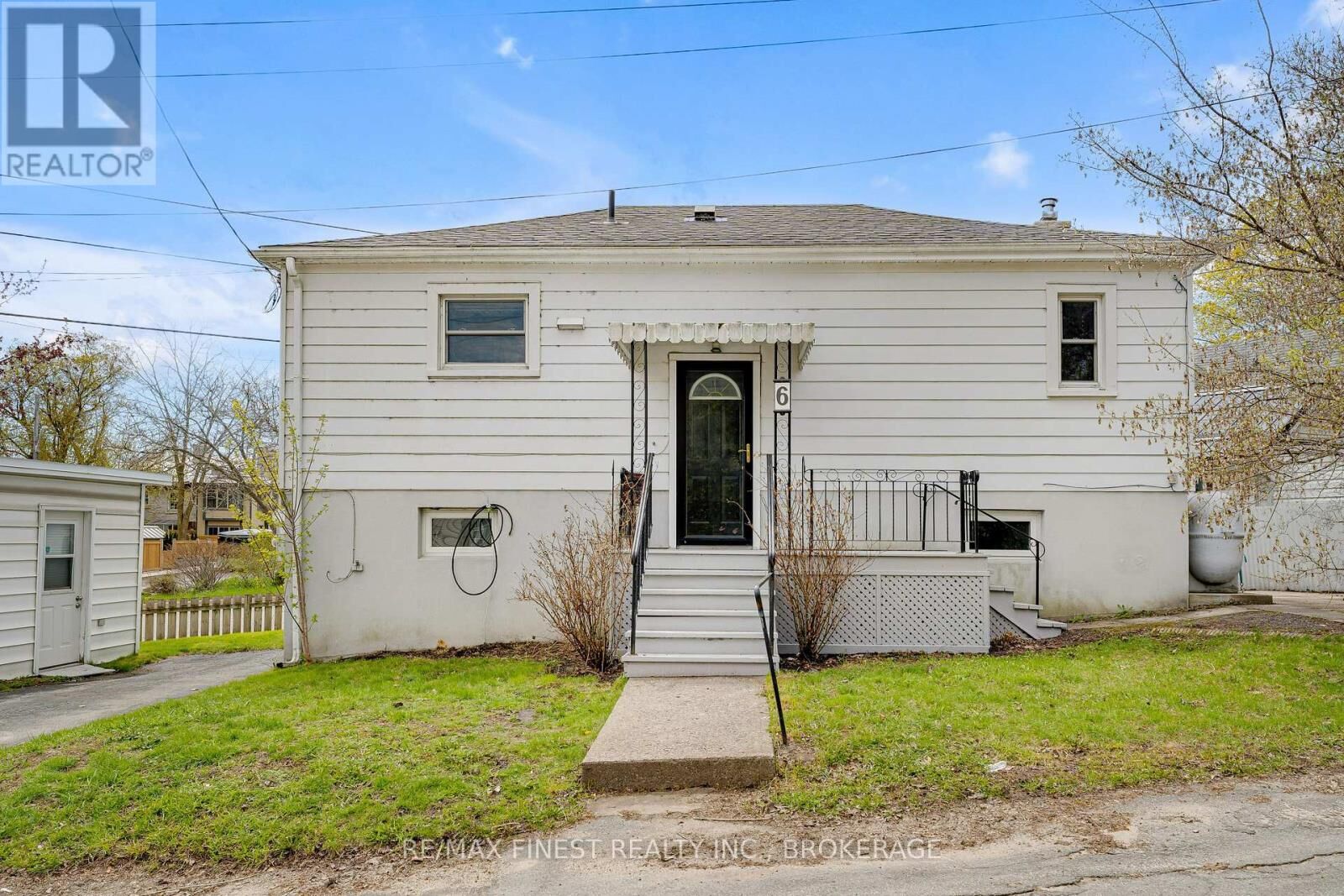 Property Photo:  6 Baiden Street  ON K7M 2J6 