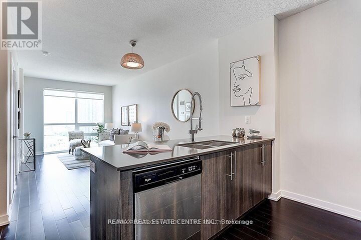Property Photo:  510 Curran Place 1208  ON L5B 0J8 