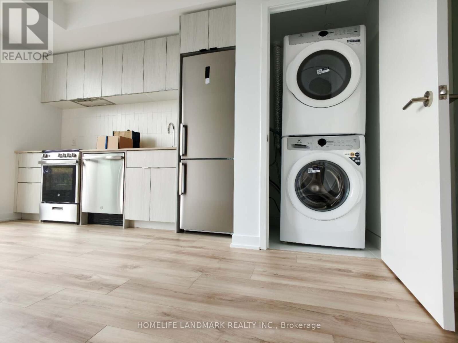 Property Photo:  1660 Bloor Street West 607  ON M6P 1A8 