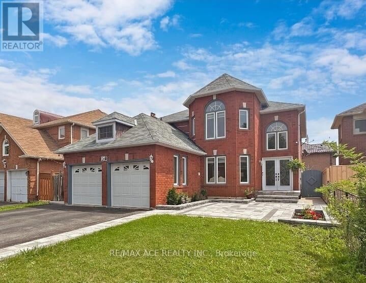 Property Photo:  26 Brownridge Court North  ON L6W 4L4 