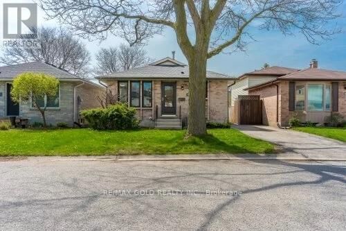 Property Photo:  83 Speight Crescent  ON N5V 3W7 