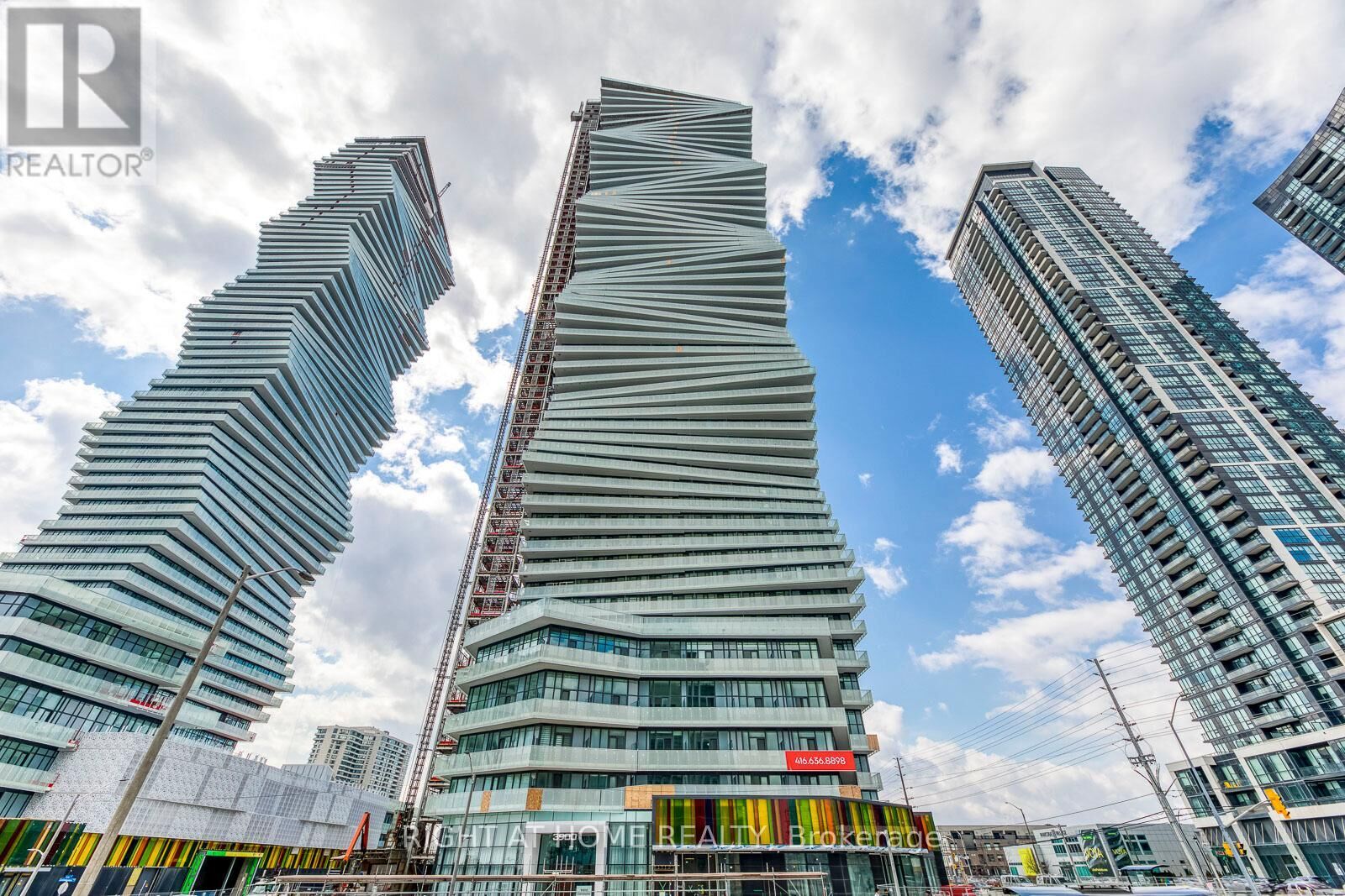 Property Photo:  3900 Confederation Parkway 2613  ON L5B 0M3 