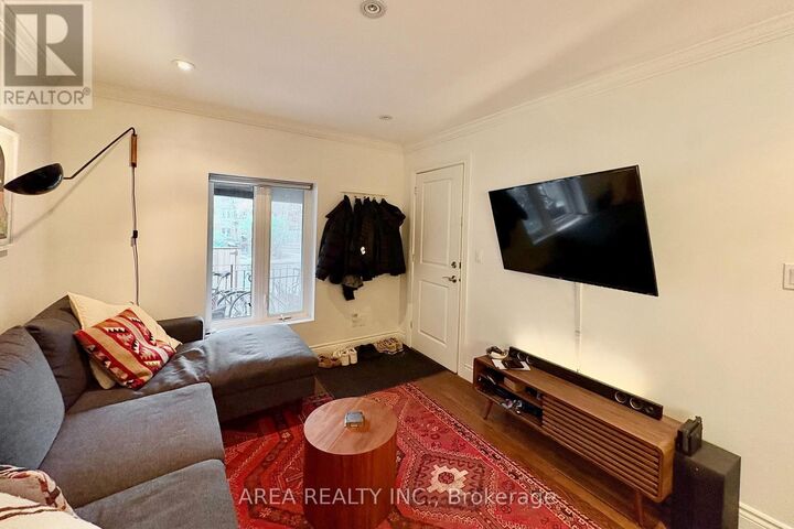 Property Photo:  476 Crawford Street  ON M6G 3J8 