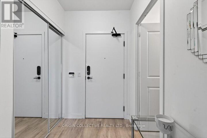 Property Photo:  4675 Metcalfe Avenue 1010  ON L5M 0Z8 
