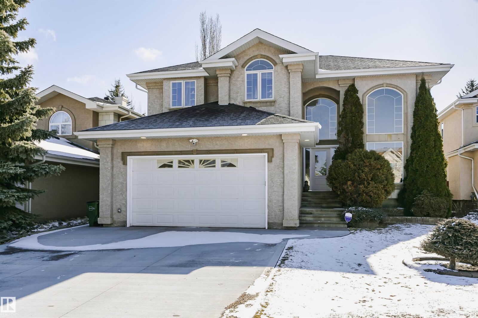 Property Photo:  1009 Twin Brooks Court NW  AB T6J 7G5 
