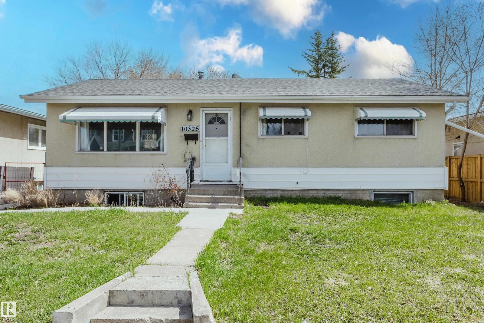 Property Photo:  10325 152 Street NW  AB T5P 1Y4 