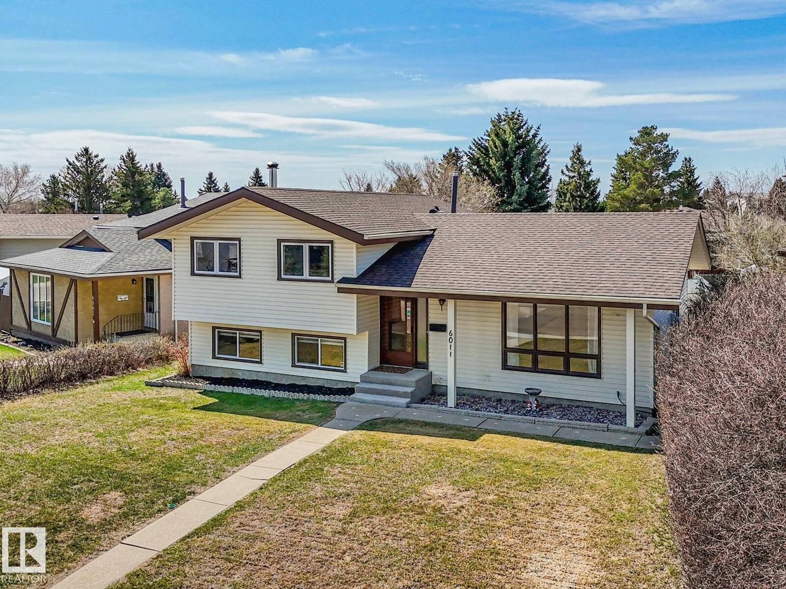 Property Photo:  6011 37 Avenue NW  AB T6L 1V3 