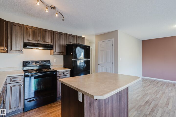 Property Photo:  1666 Melrose Place SW  AB T6W 1X6 