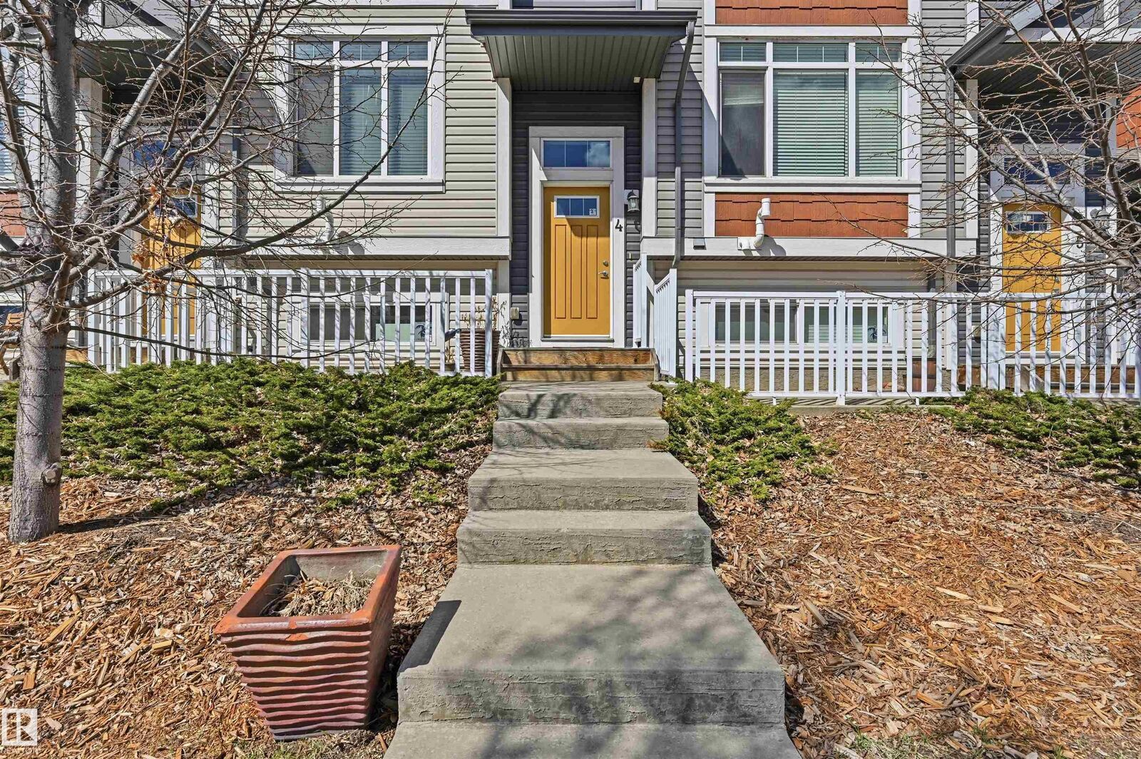Property Photo:  320 Secord Boulevard NW 4  AB T5T 7E8 