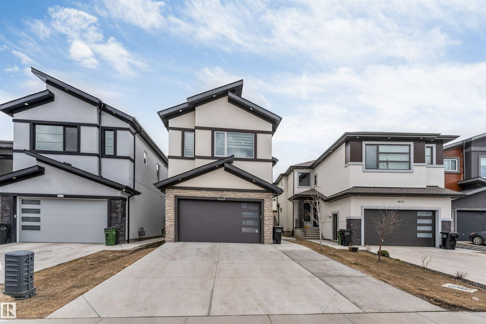 Property Photo:  1827 17 Avenue NW  AB T6T 2N1 