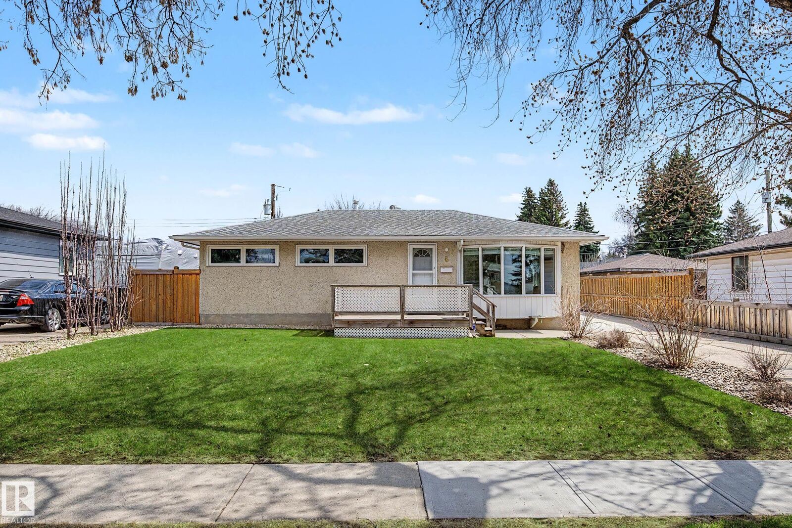 Property Photo:  6 Sheridan Drive  AB T8N 0J2 