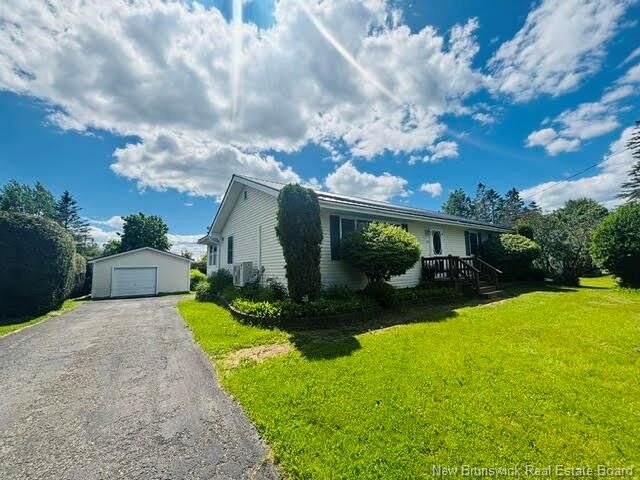 Property Photo:  35 Thomas Avenue  NB E5B 2M7 