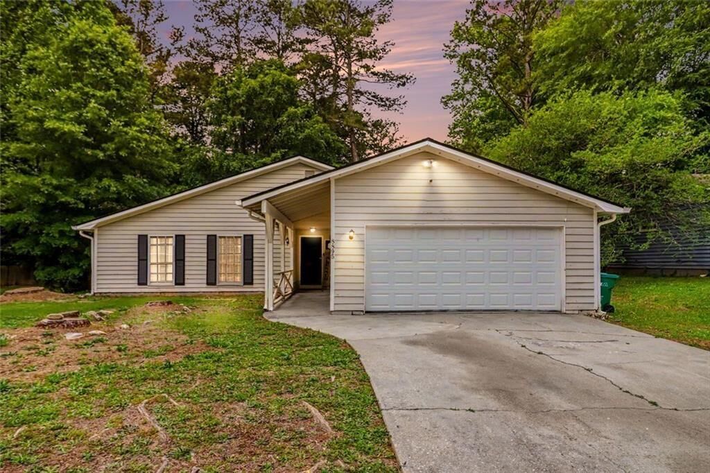 Property Photo: 8895 Wesley Place GA 30238