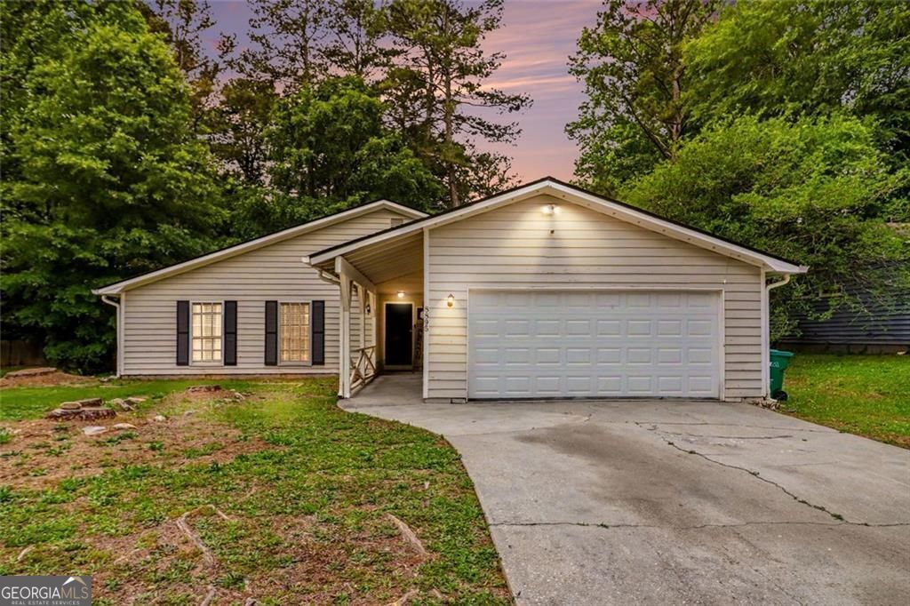 Property Photo: 8895 Wesley Place GA 30238