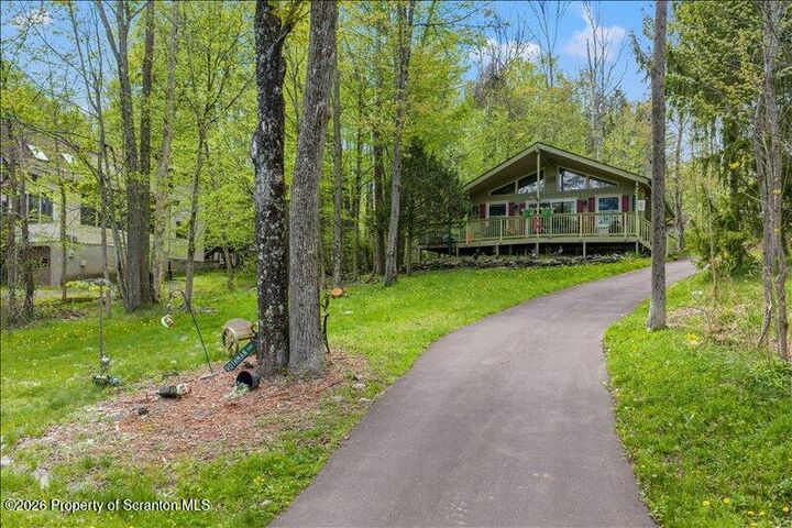 Property Photo:  109 Woodhill Lane  PA 18436 