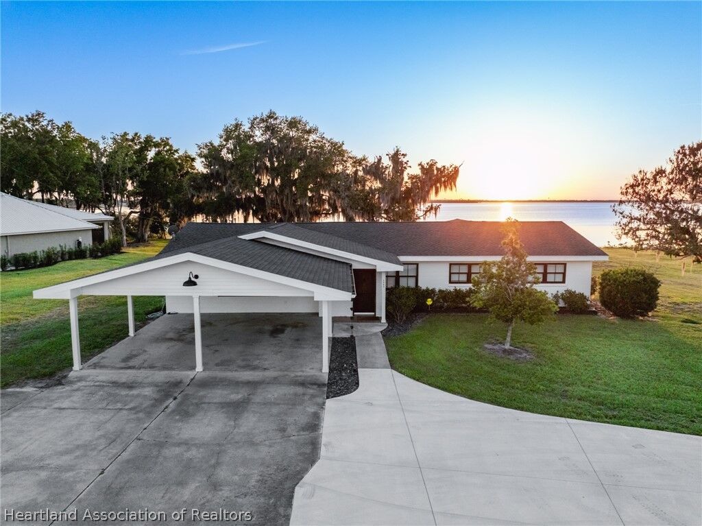 Property Photo: 1843 S Lake Reedy Boulevard FL 33843
